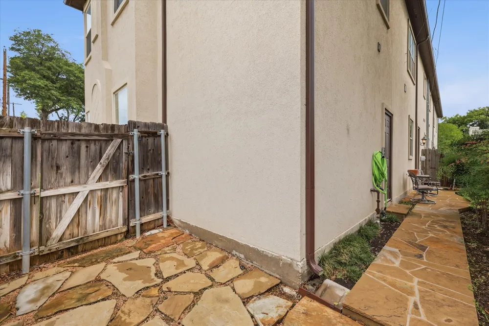 605 Montgomery Street Fort Worth, TX 76107