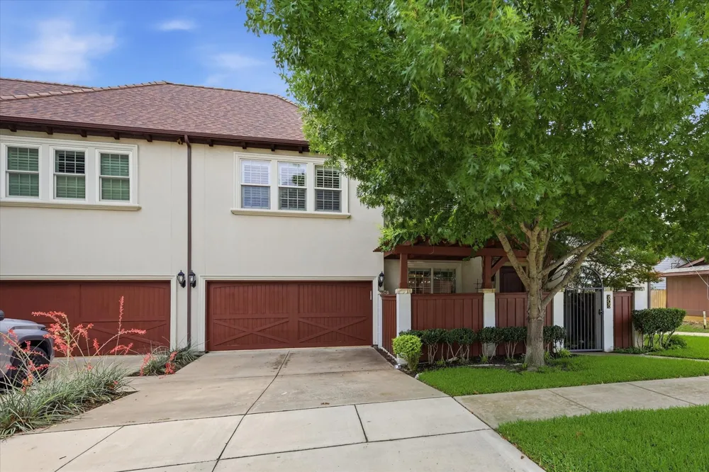 605 Montgomery Street Fort Worth, TX 76107