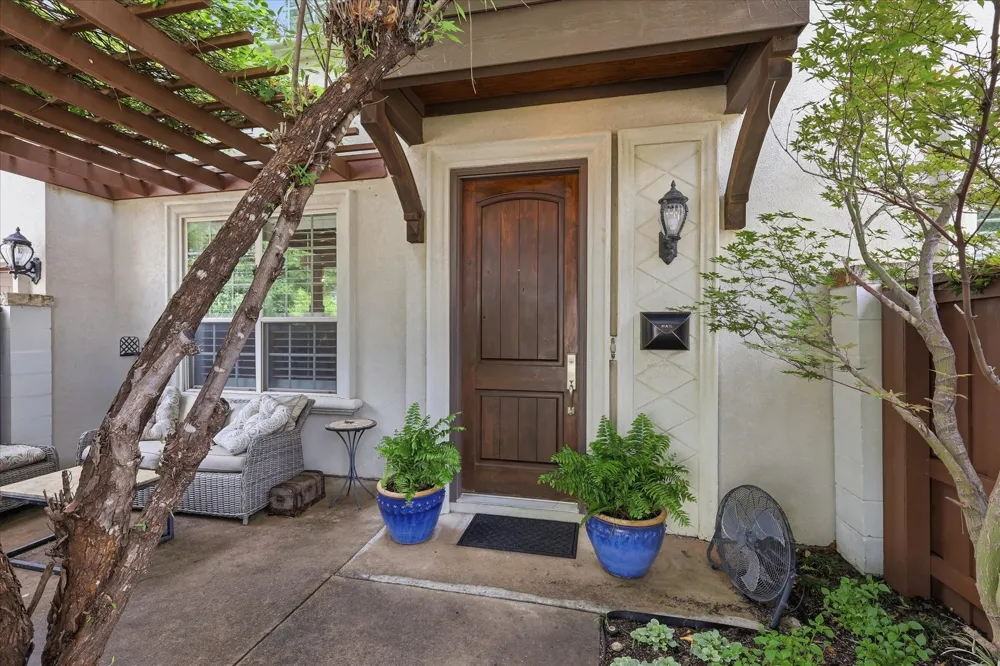 605 Montgomery Street Fort Worth, TX 76107