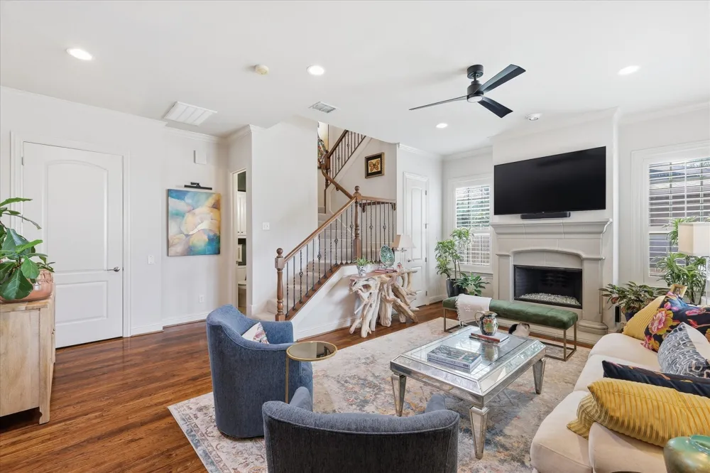 605 Montgomery Street Fort Worth, TX 76107