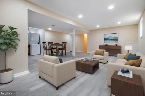 7602 MEZMER LANE