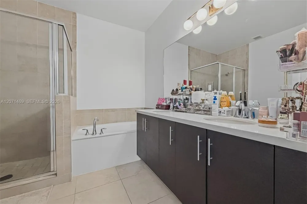 7042 NW 103rd Path Doral, FL 33178