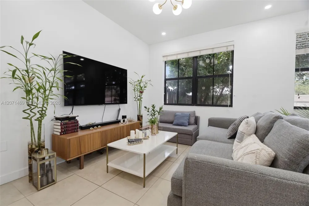 7042 NW 103rd Path Doral, FL 33178