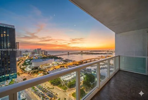 244 Biscayne Blvd #3704
