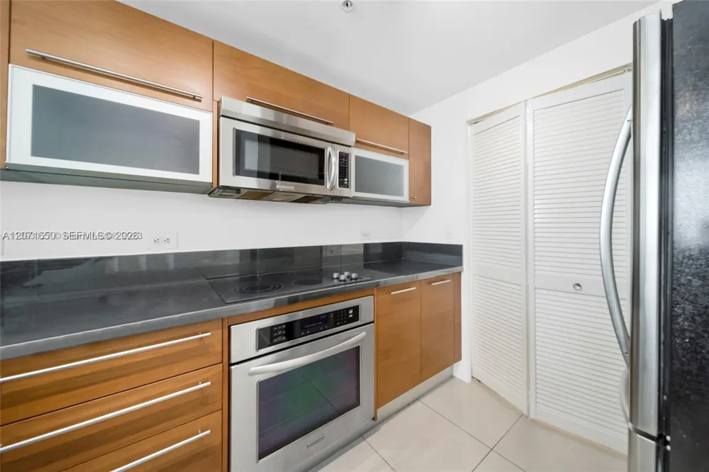 244 Biscayne Blvd #3704 Miami, FL 33132