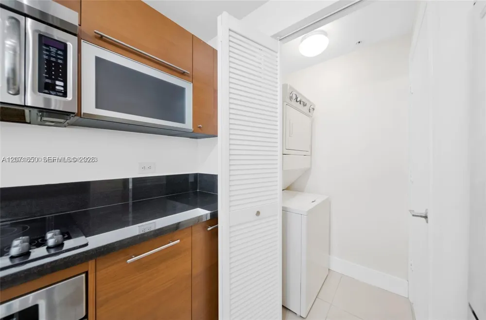 244 Biscayne Blvd #3704 Miami, FL 33132