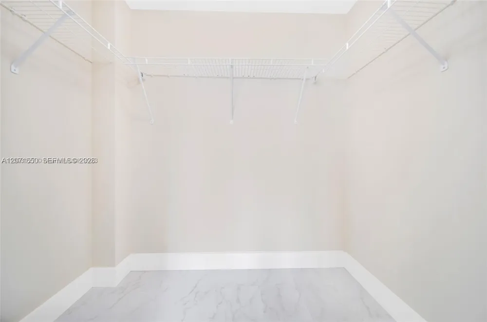 244 Biscayne Blvd #3704 Miami, FL 33132