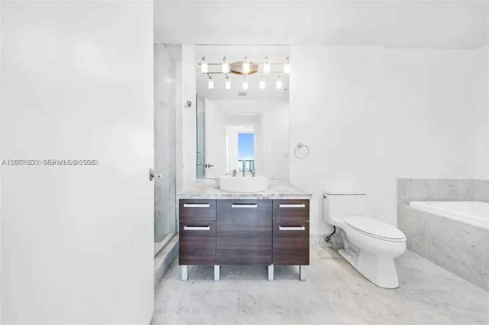 244 Biscayne Blvd #3704 Miami, FL 33132