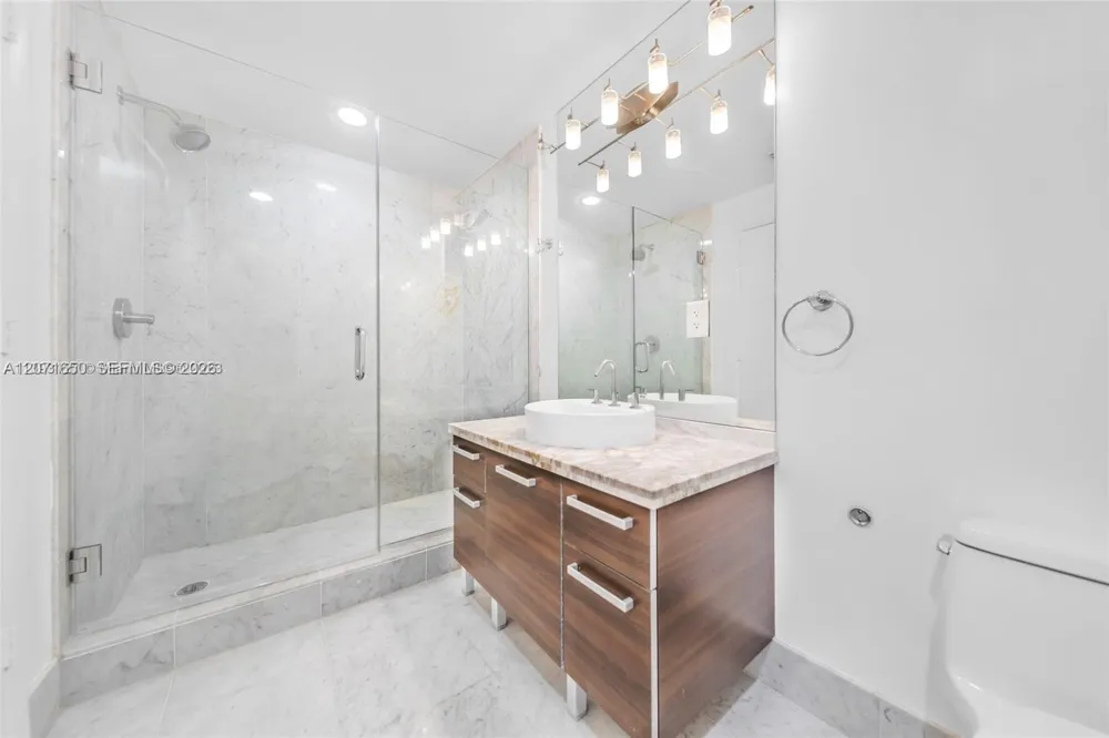 244 Biscayne Blvd #3704 Miami, FL 33132