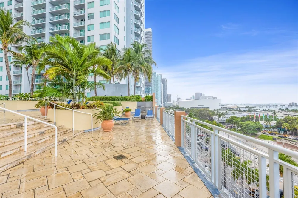 244 Biscayne Blvd #3704 Miami, FL 33132