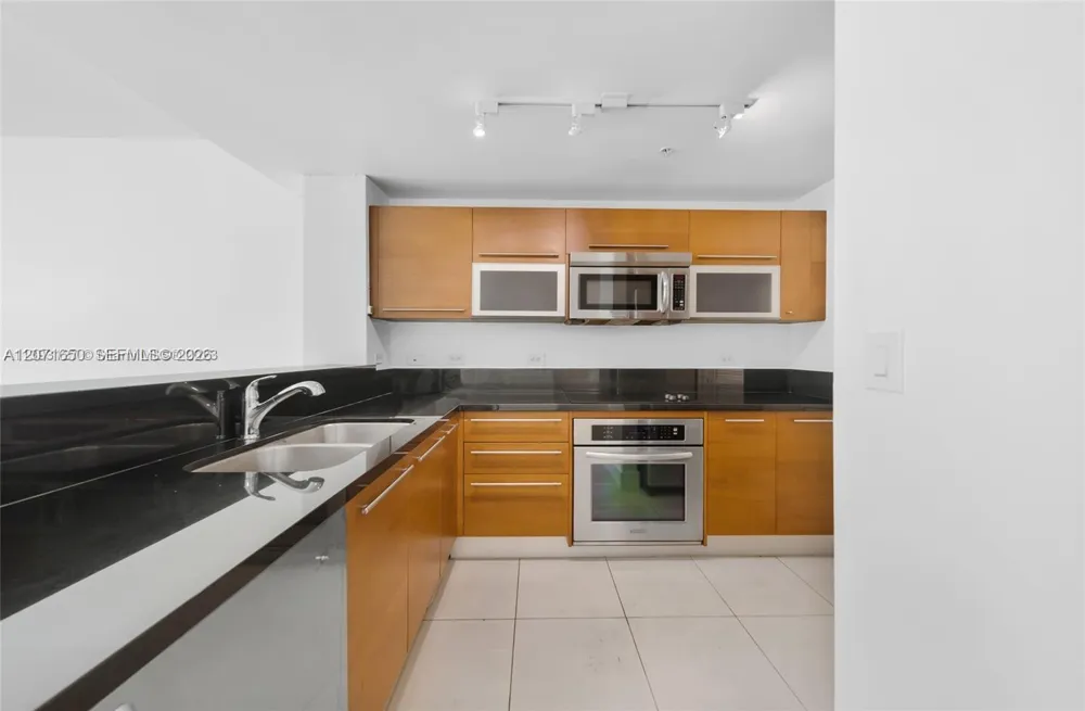 244 Biscayne Blvd #3704 Miami, FL 33132