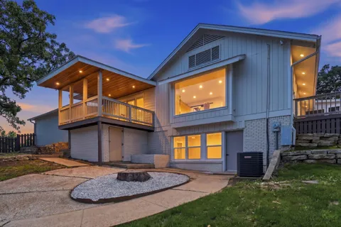 701 Oak Ridge Drive