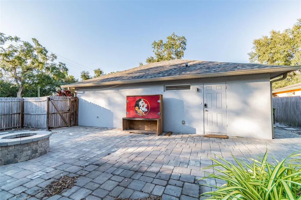 3208 W NAPOLEON AVENUE Tampa, FL 33611