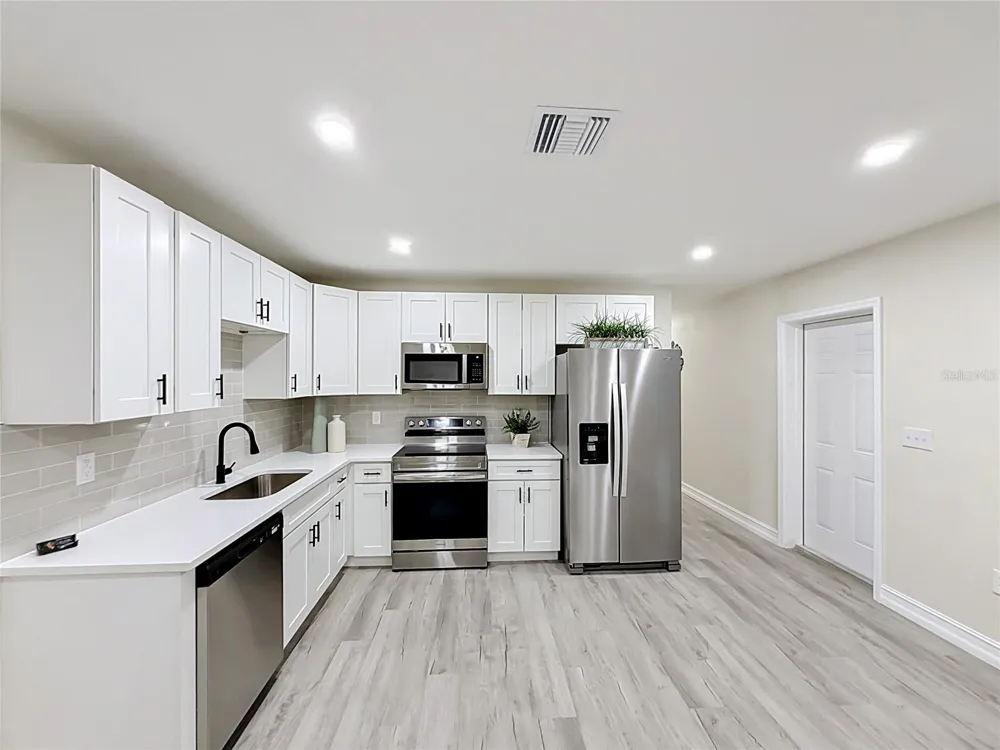 38910 MERRELL AVENUE Umatilla, FL 32784