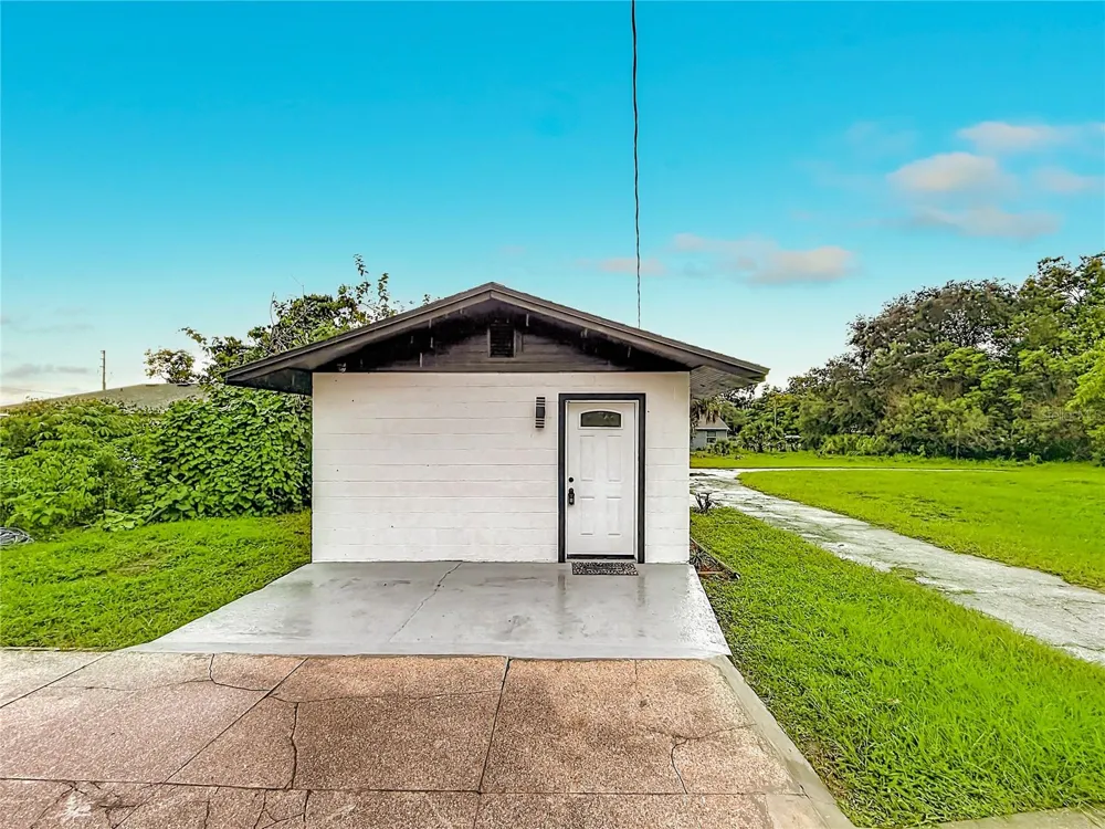 38910 MERRELL AVENUE Umatilla, FL 32784