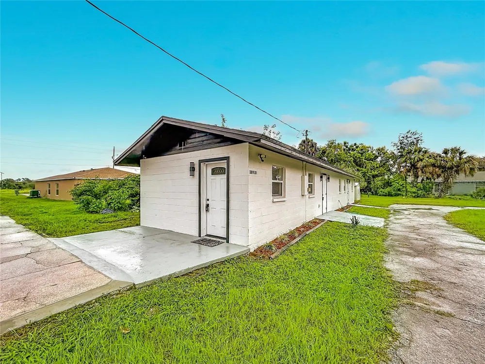 38910 MERRELL AVENUE Umatilla, FL 32784