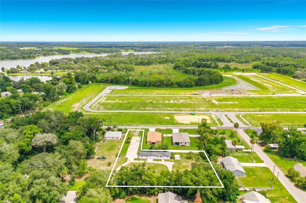 38910 MERRELL AVENUE Umatilla, FL 32784