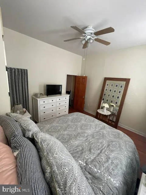 1523 CHRISTIAN STREET #1F
