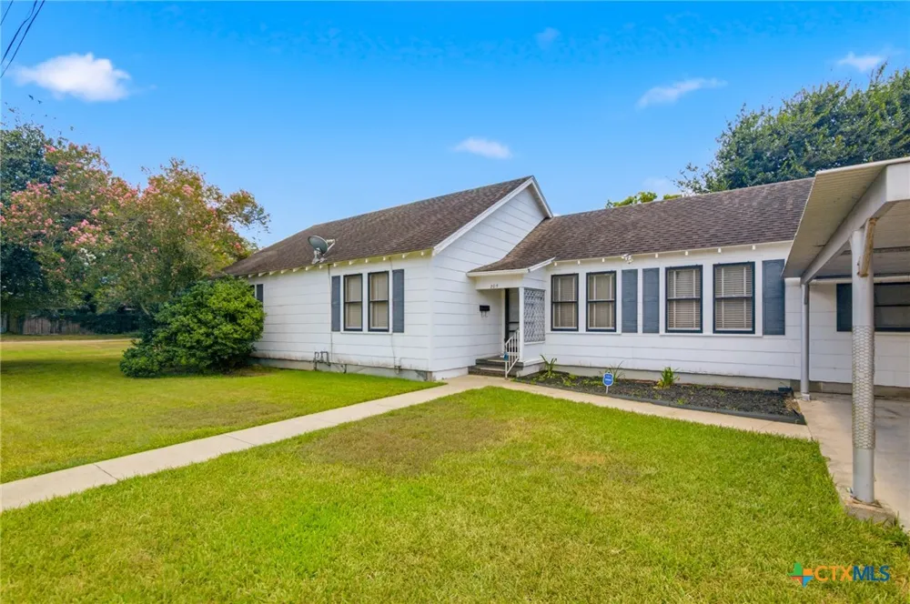 205 E Brazos Street Victoria, TX 77901