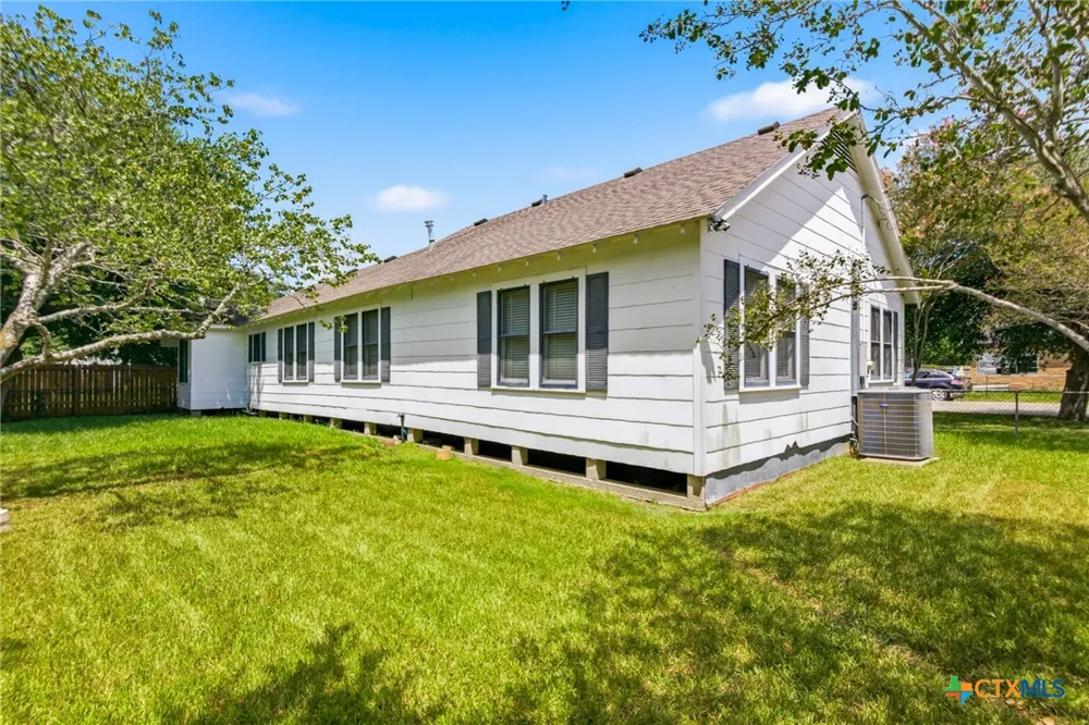 205 E Brazos Street Victoria, TX 77901