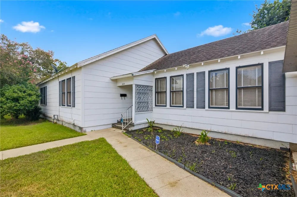 205 E Brazos Street Victoria, TX 77901