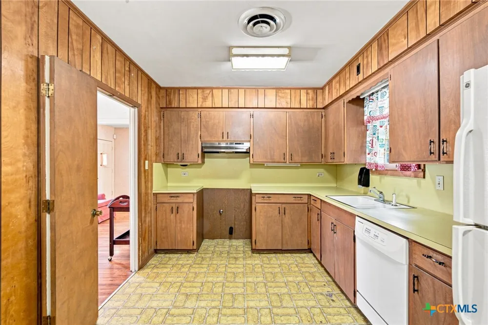 205 E Brazos Street Victoria, TX 77901
