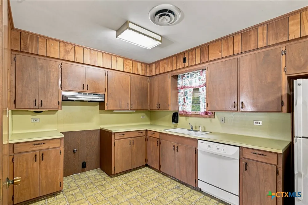 205 E Brazos Street Victoria, TX 77901