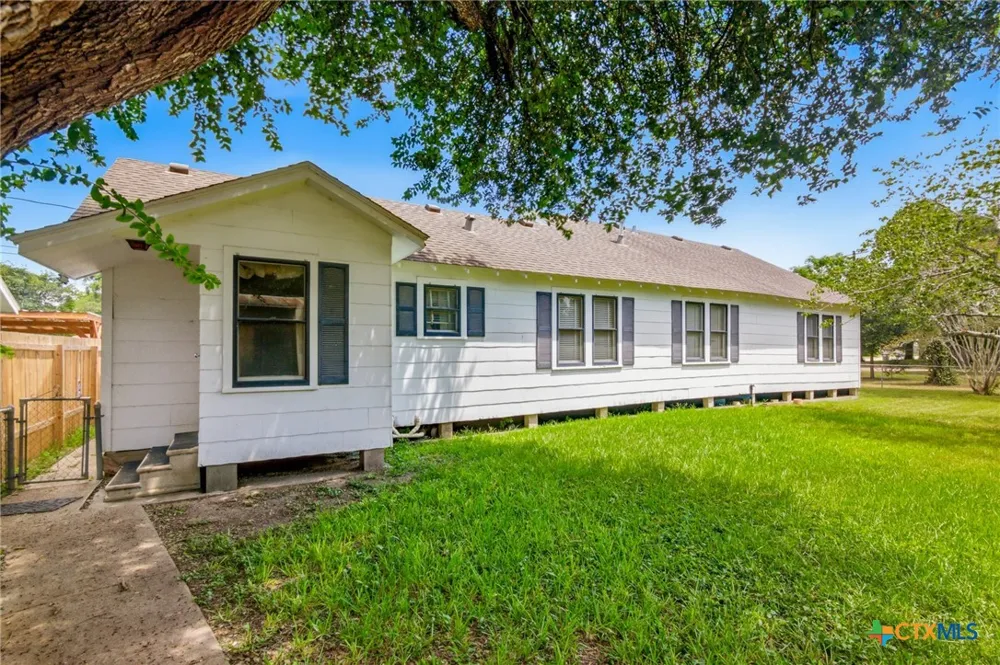 205 E Brazos Street Victoria, TX 77901