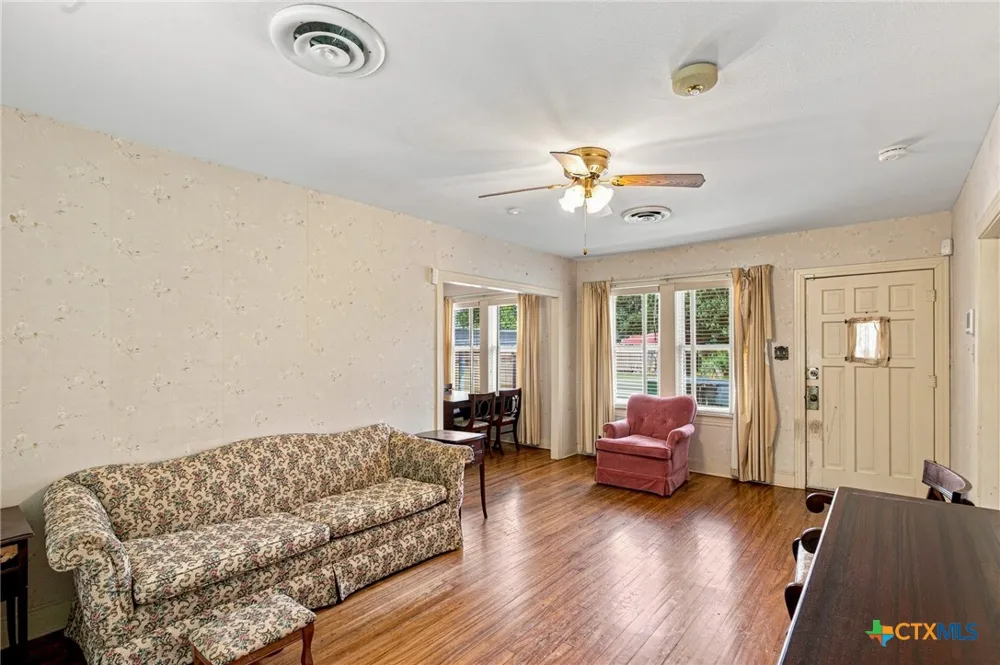 205 E Brazos Street Victoria, TX 77901