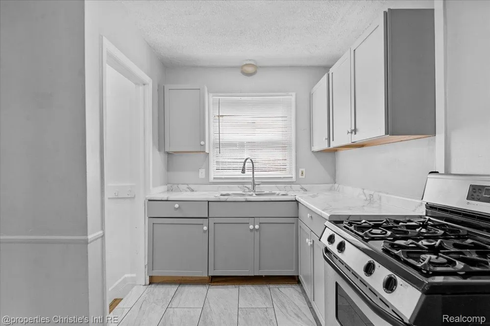 20220 Glastonbury Road Detroit City, MI 48219