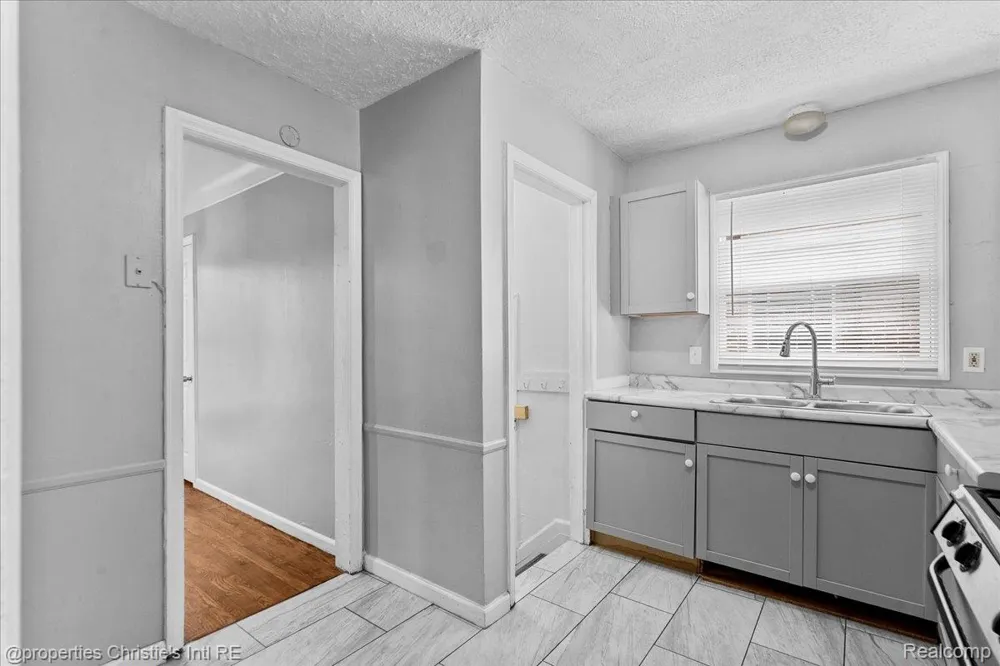 20220 Glastonbury Road Detroit City, MI 48219
