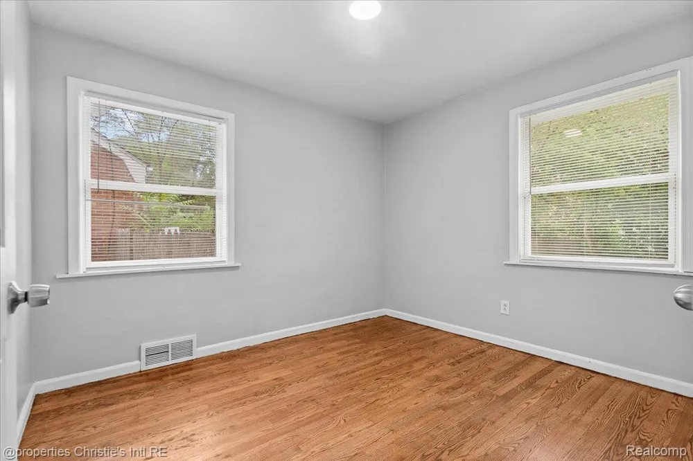 20220 Glastonbury Road Detroit City, MI 48219