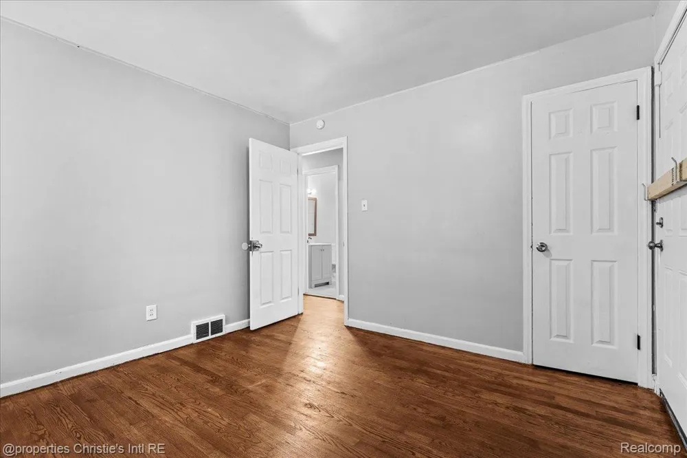 20220 Glastonbury Road Detroit City, MI 48219