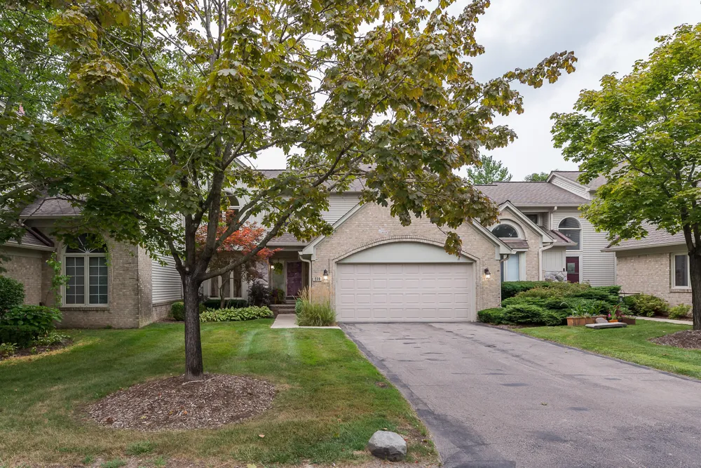 239 Saint Lawrence Boulevard Northville City, MI 48168
