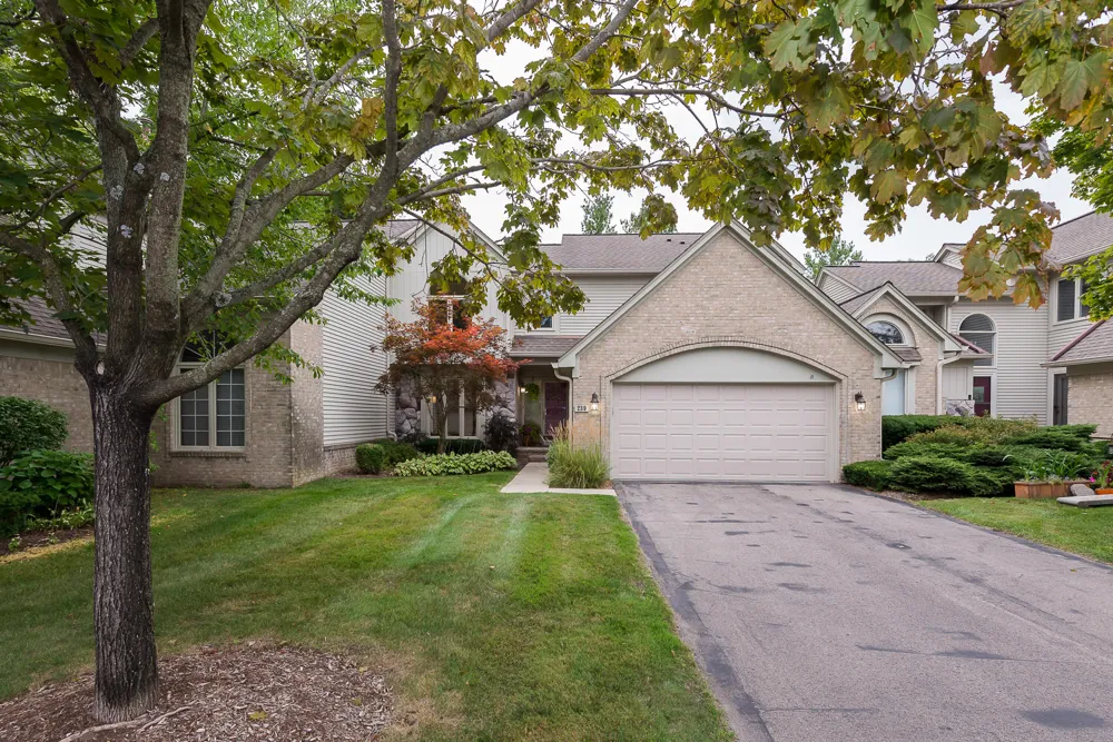 239 Saint Lawrence Boulevard Northville City, MI 48168