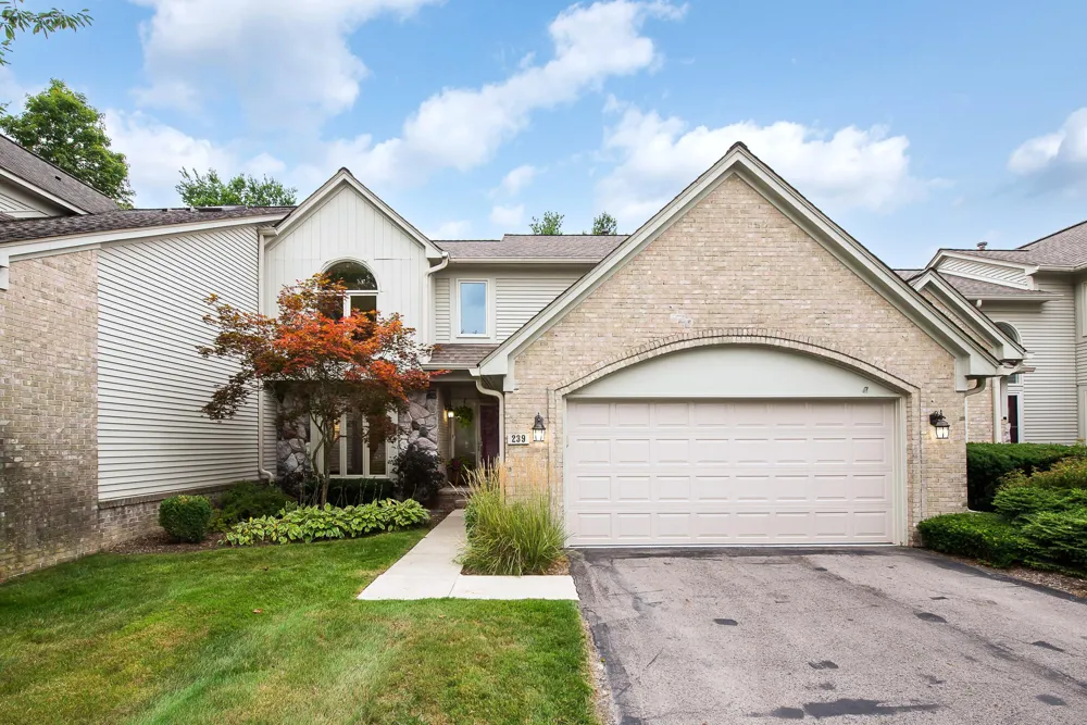 239 Saint Lawrence Boulevard Northville City, MI 48168