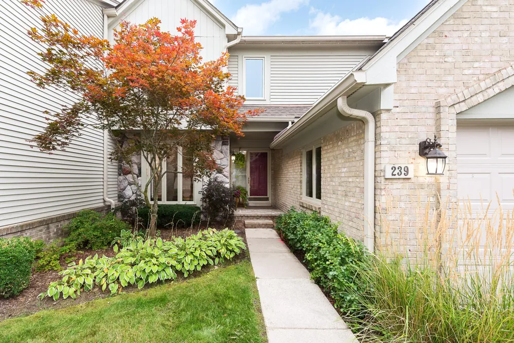 239 Saint Lawrence Boulevard Northville City, MI 48168