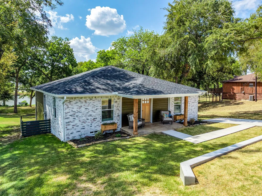 180 Shoreline Road East Tawakoni, TX 75472