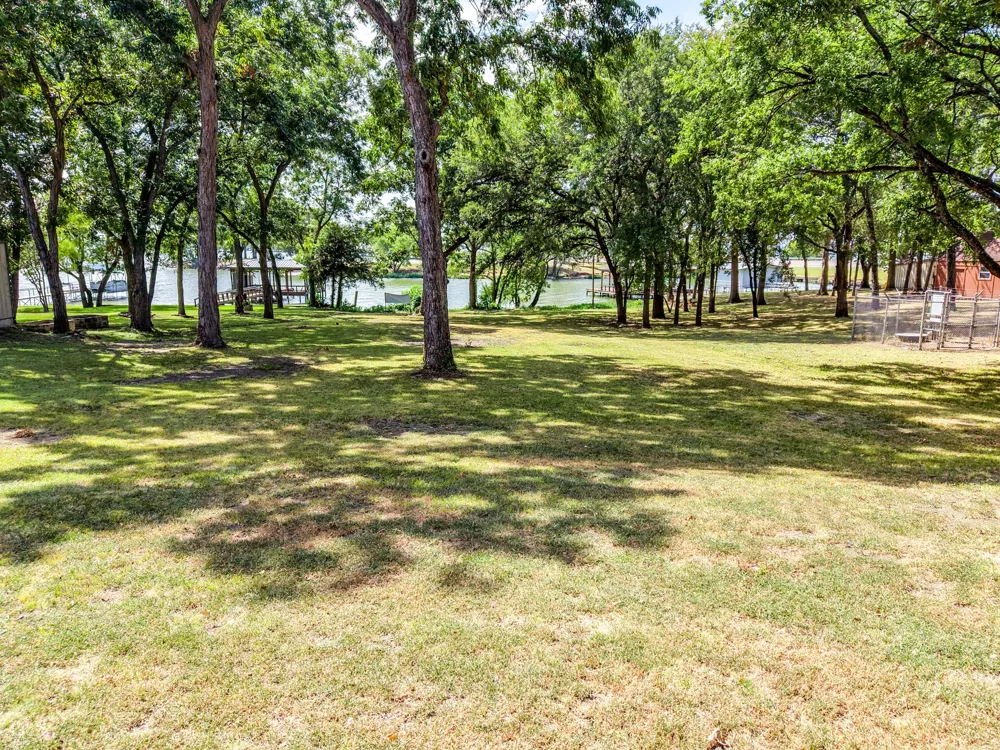 180 Shoreline Road East Tawakoni, TX 75472