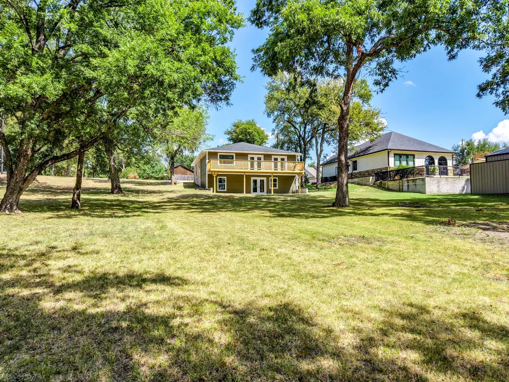 180 Shoreline Road East Tawakoni, TX 75472