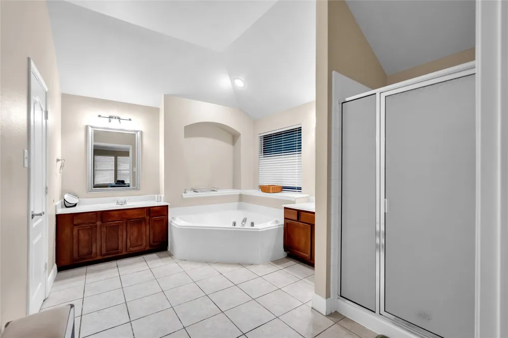 308 foxbury Drive Euless, TX 76040