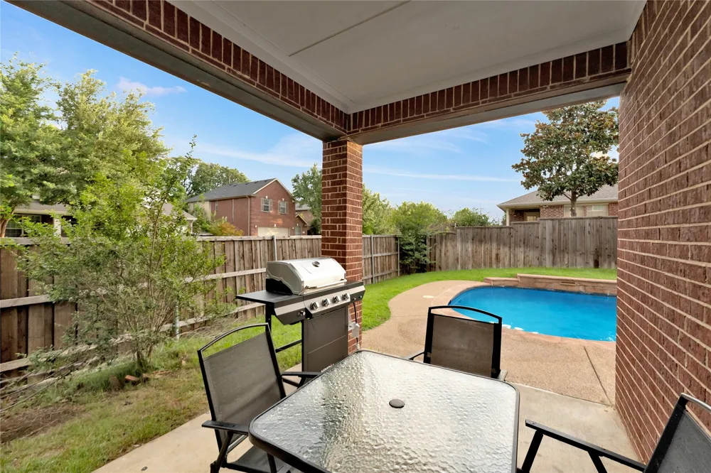 308 foxbury Drive Euless, TX 76040