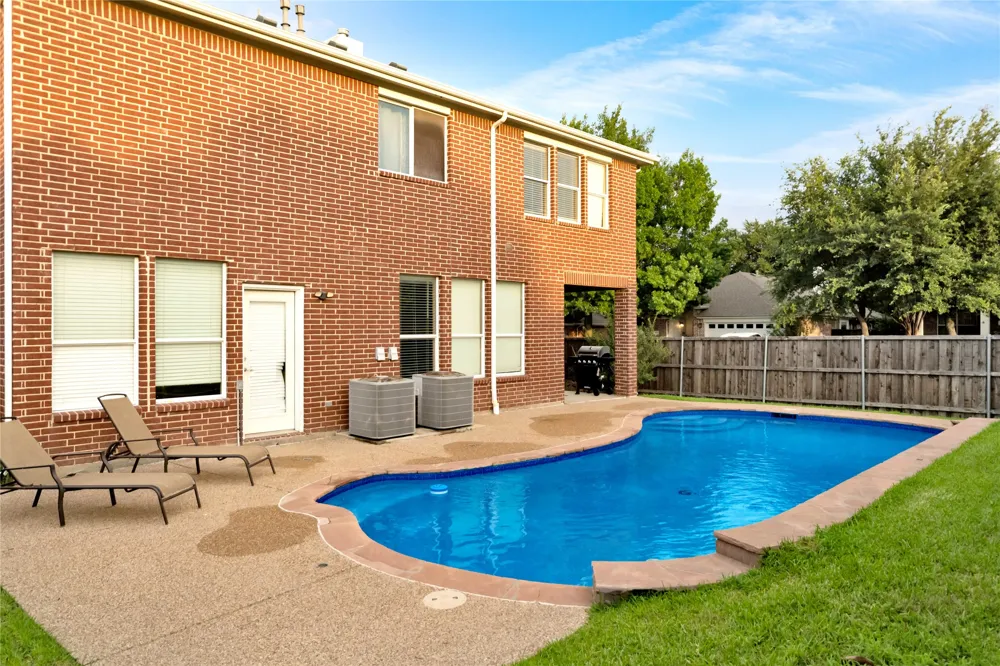308 foxbury Drive Euless, TX 76040