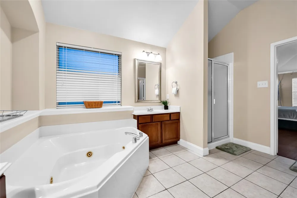 308 foxbury Drive Euless, TX 76040