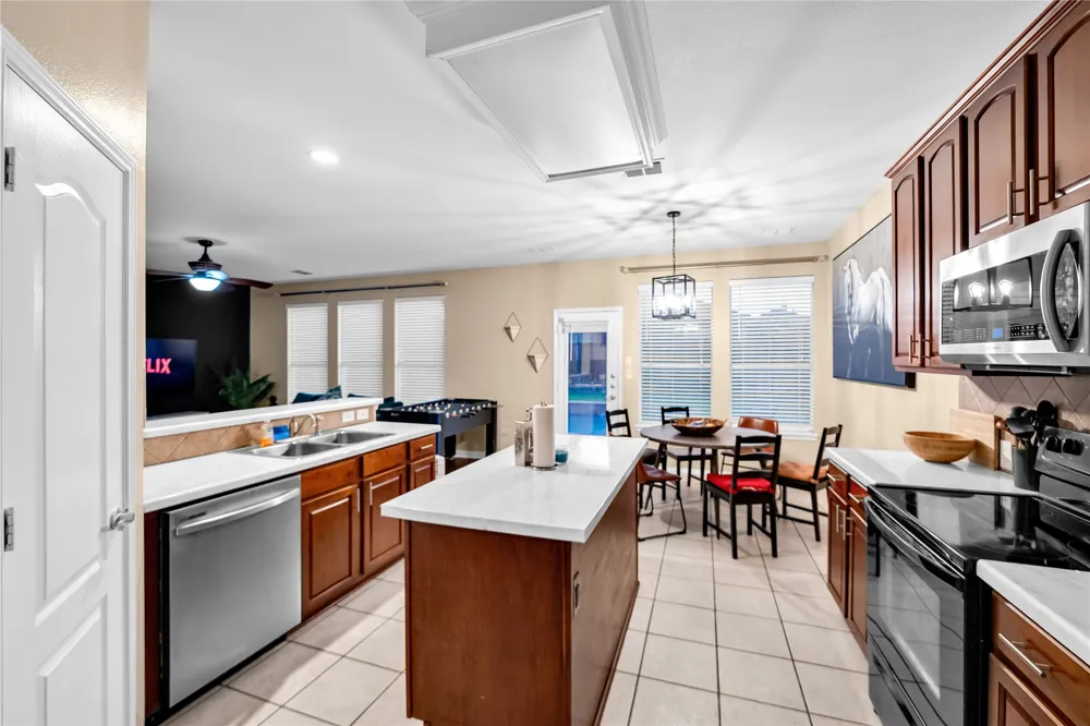308 foxbury Drive Euless, TX 76040