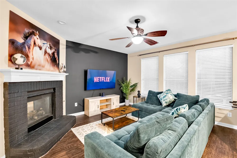 308 foxbury Drive Euless, TX 76040