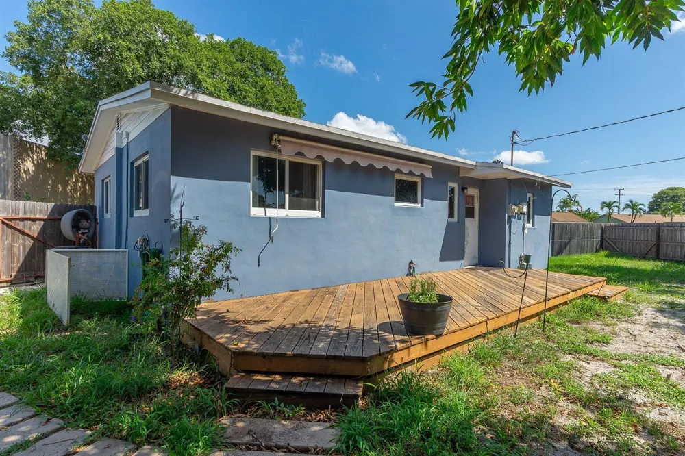 1446 W DREW STREET Lantana, FL 33462