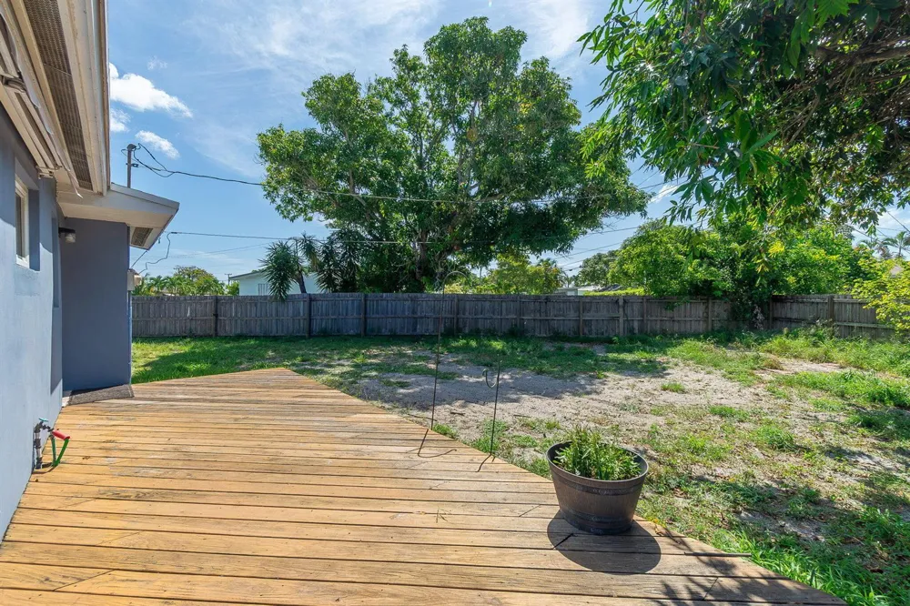 1446 W DREW STREET Lantana, FL 33462