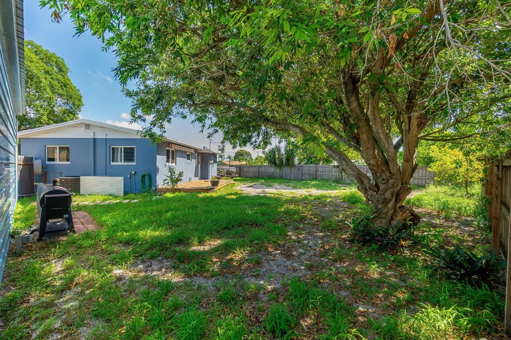 1446 W DREW STREET Lantana, FL 33462