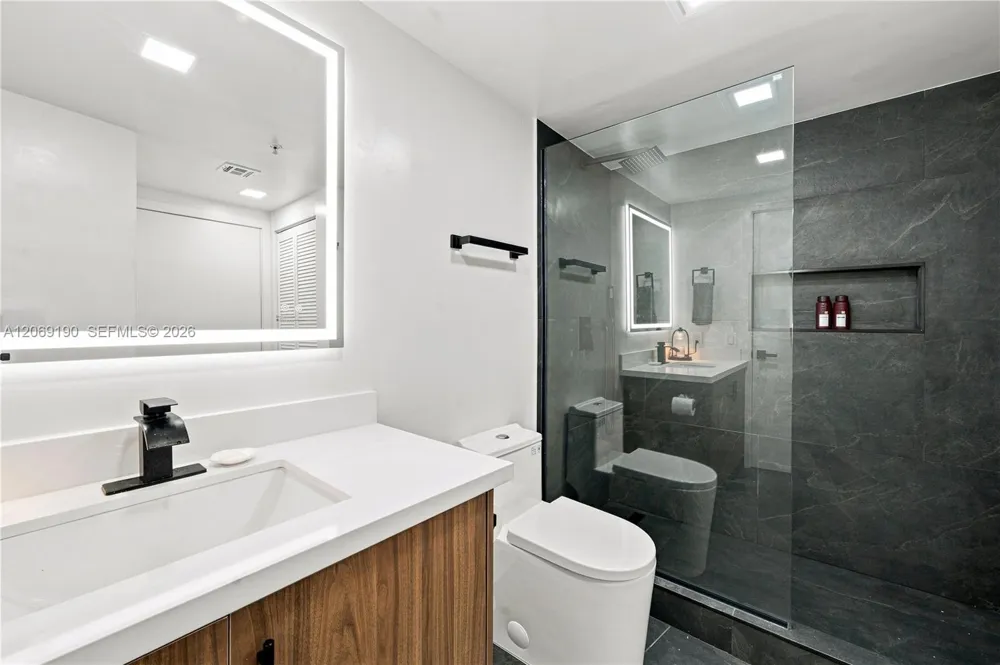 1750 Bayshore Dr #1912 Miami, FL 33132